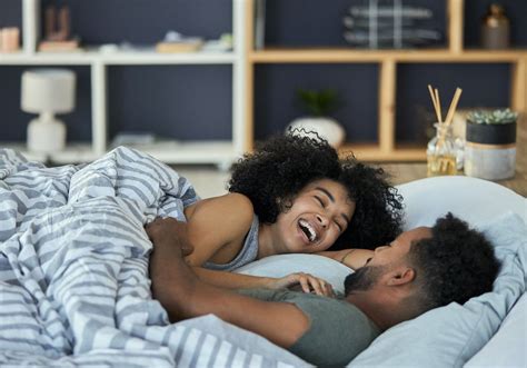 Pourquoi les sex friends ne mènent pas à des relations longues Elle