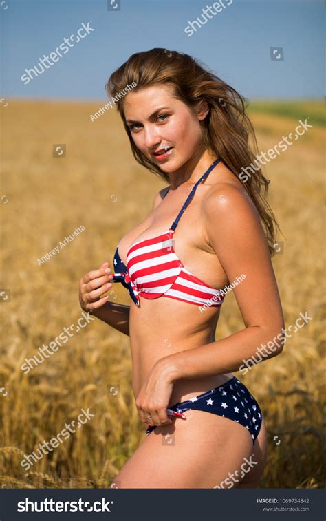 Back View Beautiful Blonde Woman Sexy Foto Stok 1069734842 Shutterstock