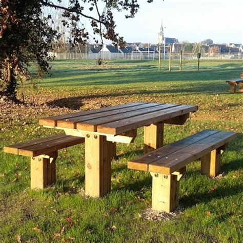 Table en bois avec bancs pour extérieur Table pique nique bois