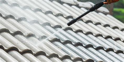 7 Steps For Pressure Cleaning The Siding On Your Home Properly