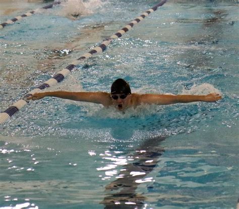 Boys Swim Team Progresses to Sectionals, Has Fun Doing It – Tiger Times