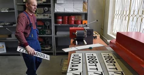 Российский флаг станет обязательным для автомобильных номерных знаков ...