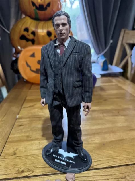HOT TOYS BRUCE Wayne Batman Armoury Scale Figure PicClick UK