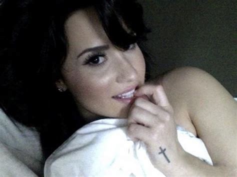 Leaked Photos Nude Snaps Of Demi Lovato Wilmer Valderrama In Bed Surface Online