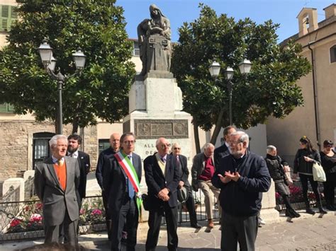 Il Lions Club Albenga Host Dona Un Tricolore Agli Alunni Delle Scuole