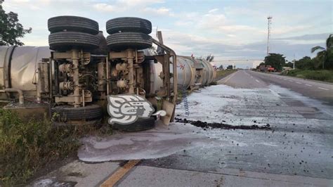 Volcadura de tráiler deja cierre total de circulación en la Córdoba