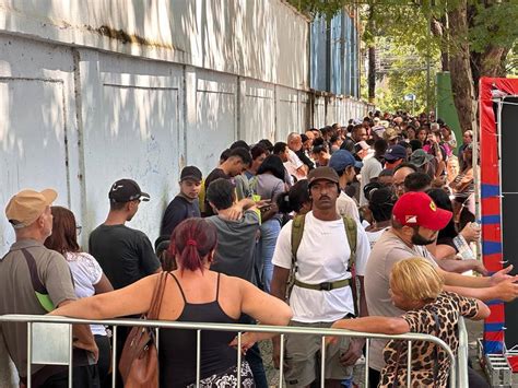 Cadastro De Ambulantes Para O Carnaval De Bh Tem Fila Quilom Trica No