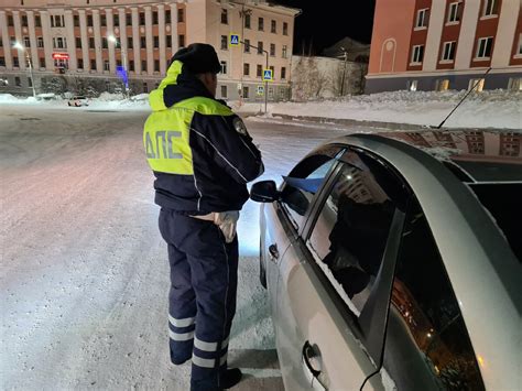 Водитель трезвый, но инспектор ГИБДД всё равно его везёт на мед ...