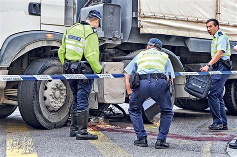 單車漢捱撞捲泥頭車底重傷 司機被捕 20240920 公民 明報教育網