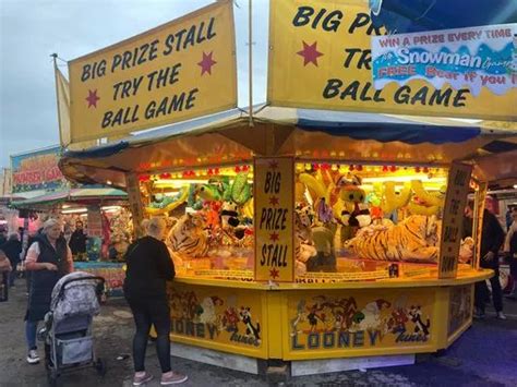 Hull Fair 2023 Opening Night Live Walton Street Packed As Huge Event