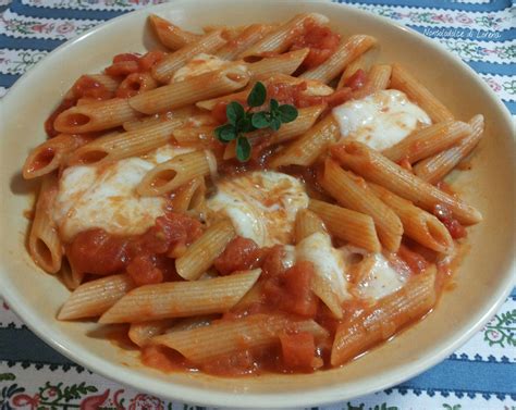 Pasta Filante Al Pomodoro E Mozzarella Con Immagini Idee Alimentari