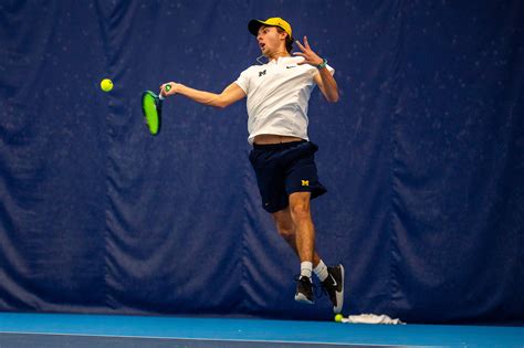 Michigan men’s tennis dominant in 4-1 victory over Washington