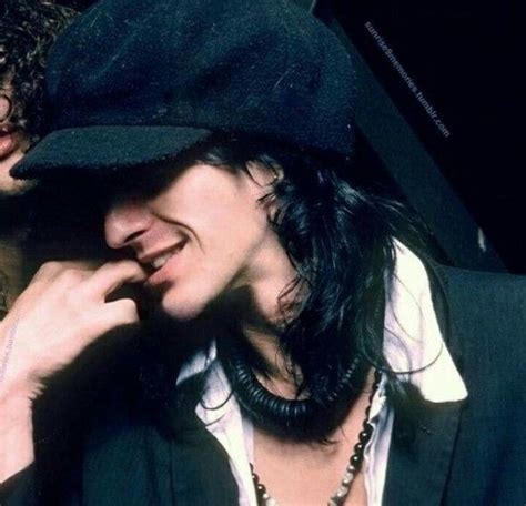 Pin En Izzy Stradlin Fotos De Banda Celebridades Celebridades