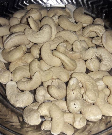 Steamed Cashew Nut W320 Packaging Size 10 Kg At Rs 630 Kg In Bellary