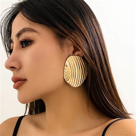 Fashion Ocean Metal Sea Shell Shaped Earrings Women Exaggerated Stud