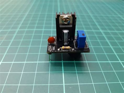 ⚡ Fuente compacta variable de voltaje con circuito integrado LM317T ...