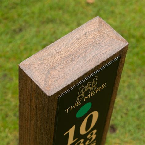 Proplex™ Single Post Tee Sign Wood Effect Range Pinseeker