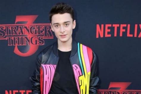 Noah Schnapp Girlfriend Relationship