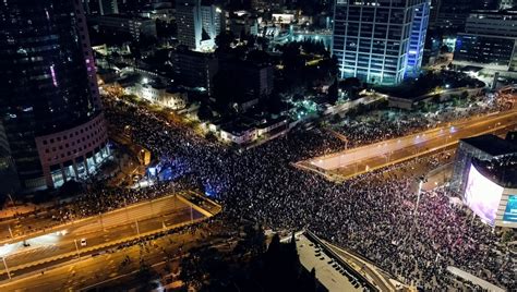 Israele ancora un sabato di proteste più di 100mila in piazza contro