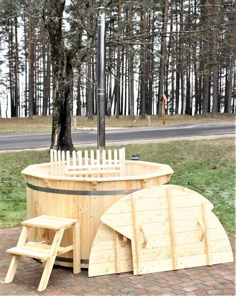 Wooden Hot Tub With The Air Bubble Massage System