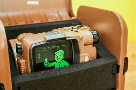 Fallout 4: Pip-Boy Edition unboxed (pictures) - CNET