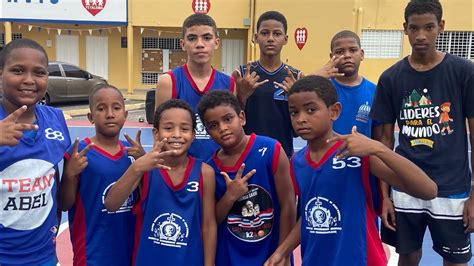 Los Azules Le Ganan A Los Rojos Nba Basketballleague Basketball