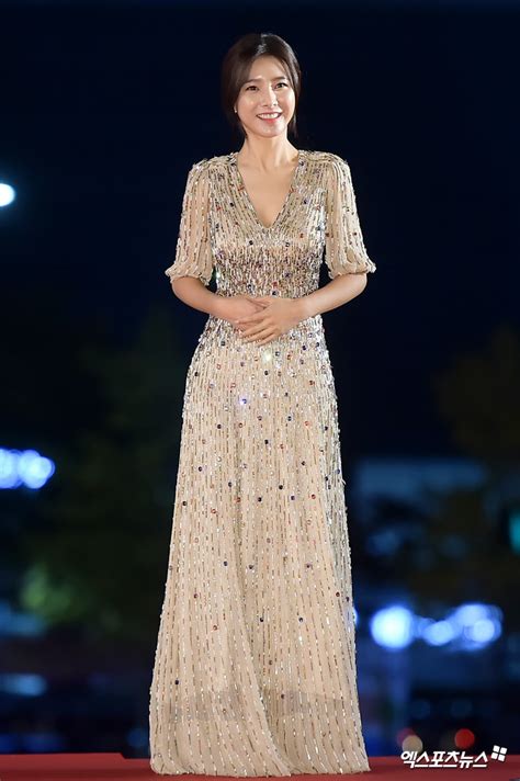 Gown Kim Go Eun Red Carpet Asian Celebrity Profile