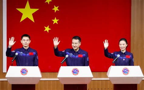 CHINA ENVIARÁ TRES ASTRONAUTAS A SU ESTACIÓN ESPACIAL Medios Obson