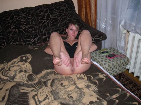 Exhibitionist Newlywed Has An Insane Love For Insertions And Bondage Porn Pic