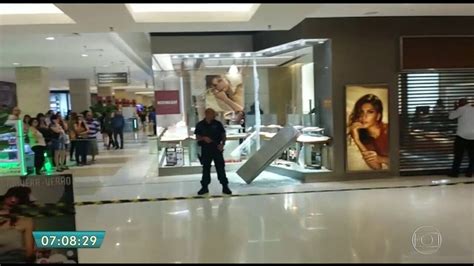 Grupo rouba joalheria em shopping de SP e troca tiros a polícia