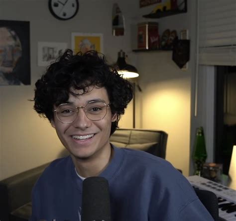 Pin On Gay Paradise Pretty People Bo Burnham James Potter