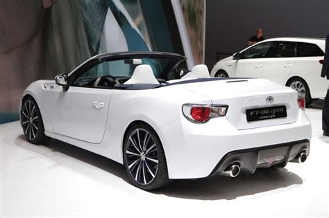 Toyota Ft 86 Open Concept Convertible El Techo De Lona Viene Con Una