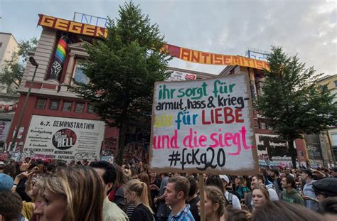 Tausende Tanzen Friedlich Auf Demo