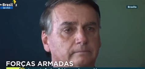 Bolsonaro é Flagrado às Lágrimas Em Apresentação De Oficiais Das Forças