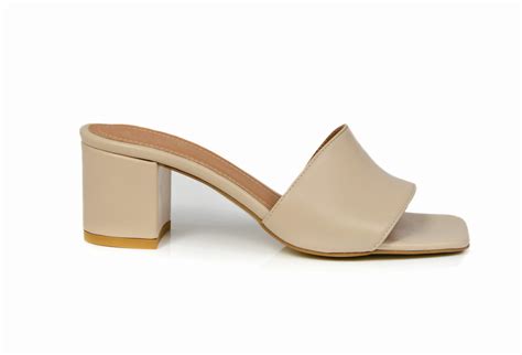 Be Owe Nude Klapki Niskim Obcas Klocek Kwadratowy Czubek Sk Ra Naturalna Be Lico