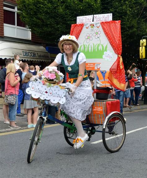 In Pictures Crowthorne Carnival 2014 Berkshire Live