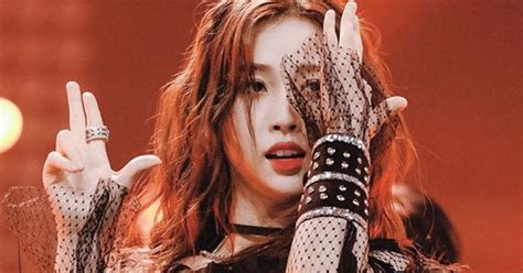 Ngu Thư Hân lên hot search Weibo với màn trình diễn gây tranh cãi Hát dở thật hay mic có vấn đề