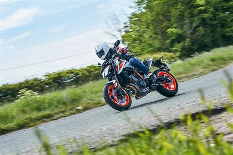 KTM 890 DUKE R (2020 - on) Review | MCN