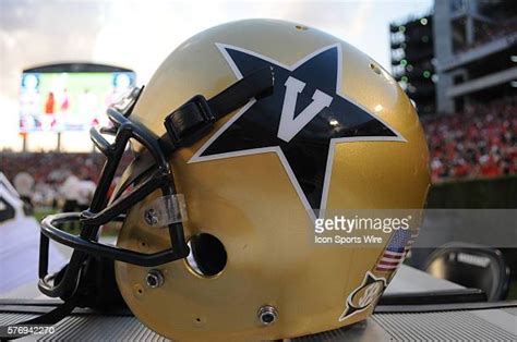 192 Vanderbilt Football Helmet Photos & High Res Pictures - Getty Images