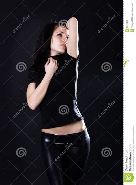 Brunette Joven Caliente En Pantalones De Cuero Negros Imagen De Archivo Imagen De Ajuste