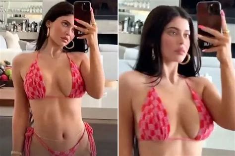 Kylie Jenner Thrills Fans As She Dons Plunging Bikini In Jaw Dropping Display Daily Star