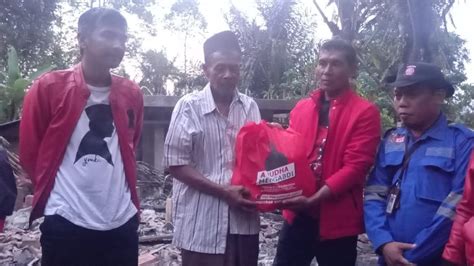 Dpc Pdi Perjuangan Garut Bantu Ringankan Pak Ajidin Korban Kebakaran Di