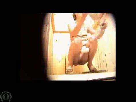 Girl Wipe Her Pussy With Newspaper After Pee ThisVid