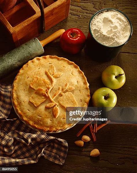 185 Apple Pie Crust Designs Stock Photos, High-Res Pictures, and Images ...