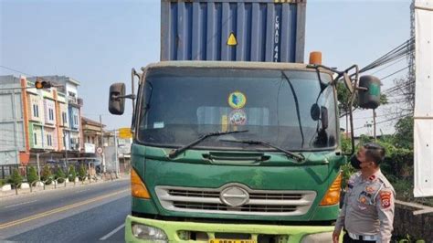 Gagal Nyalip Remaja Di Serang Banten Terlindas Truk Kontainer Hingga