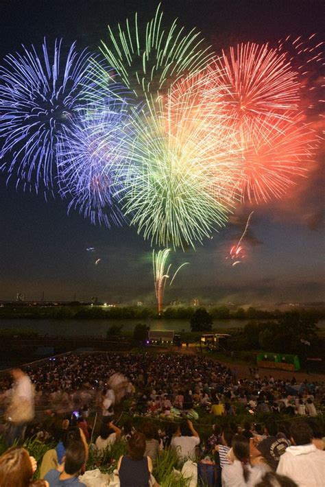 松戸花火大会8月5日 県内最大2万5000発打ち上げ 観覧席販売中 2000円から ／千葉 毎日新聞