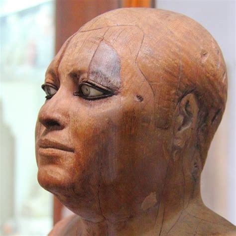 El busto de Nefertiti la reina más bella de Egipto