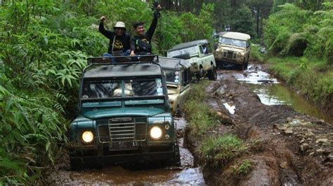 Pacu Adrenalin Di Jalur Off Road Sukawarna Cikole Kbb Dengan Land Rover