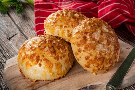 Pan de queso brasileño el pao de queijo tradicional de Brasil