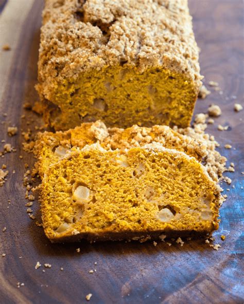 Pumpkin Apple Bread With Streusel Topping Hostess At Heart